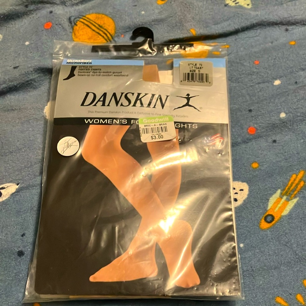 Dangling footed tights